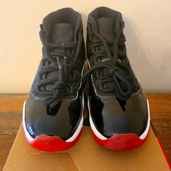 Jordan 11 Retro Playoffs Bred (2019) 378037-061 Size 9.5 - Picture 3 of 15